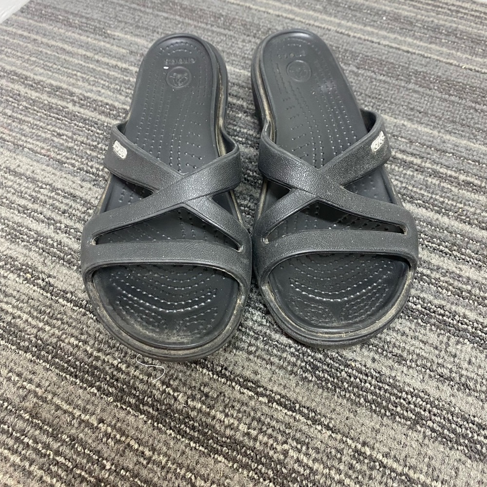 Size 6 woman’s